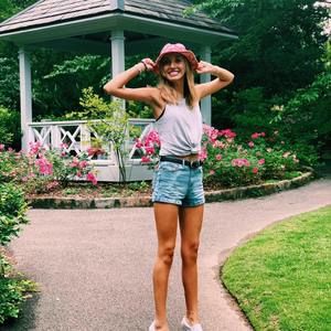 Meet your Posher, Julia